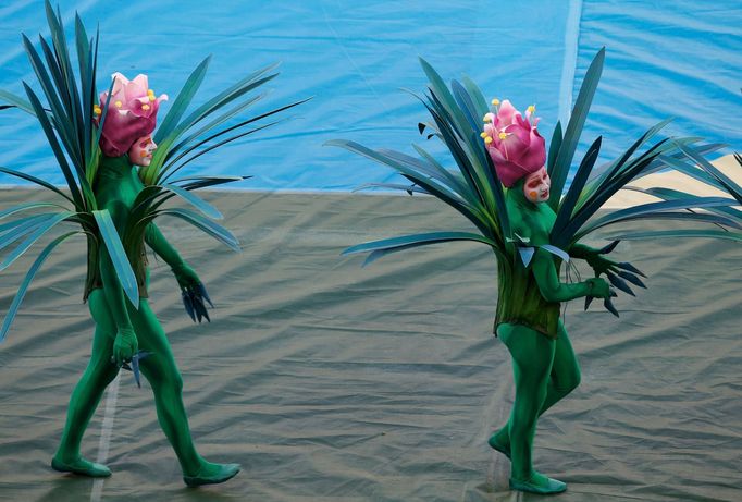 Performers walk on the field before the 2014 World Cup opening ceremony at the Corinthians arena in Sao Paulo June 12, 2014. REUTERS/Paulo Whitaker (BRAZIL - Tags: SOCCER