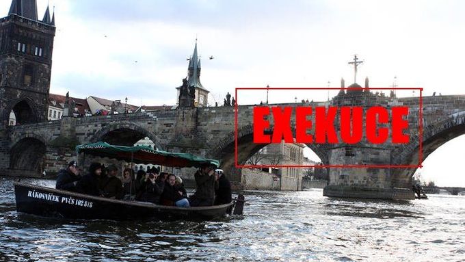 Exekuce na Karlův most. Kvůli několika tisícům, navíc splaceným, zlobí se Praha.