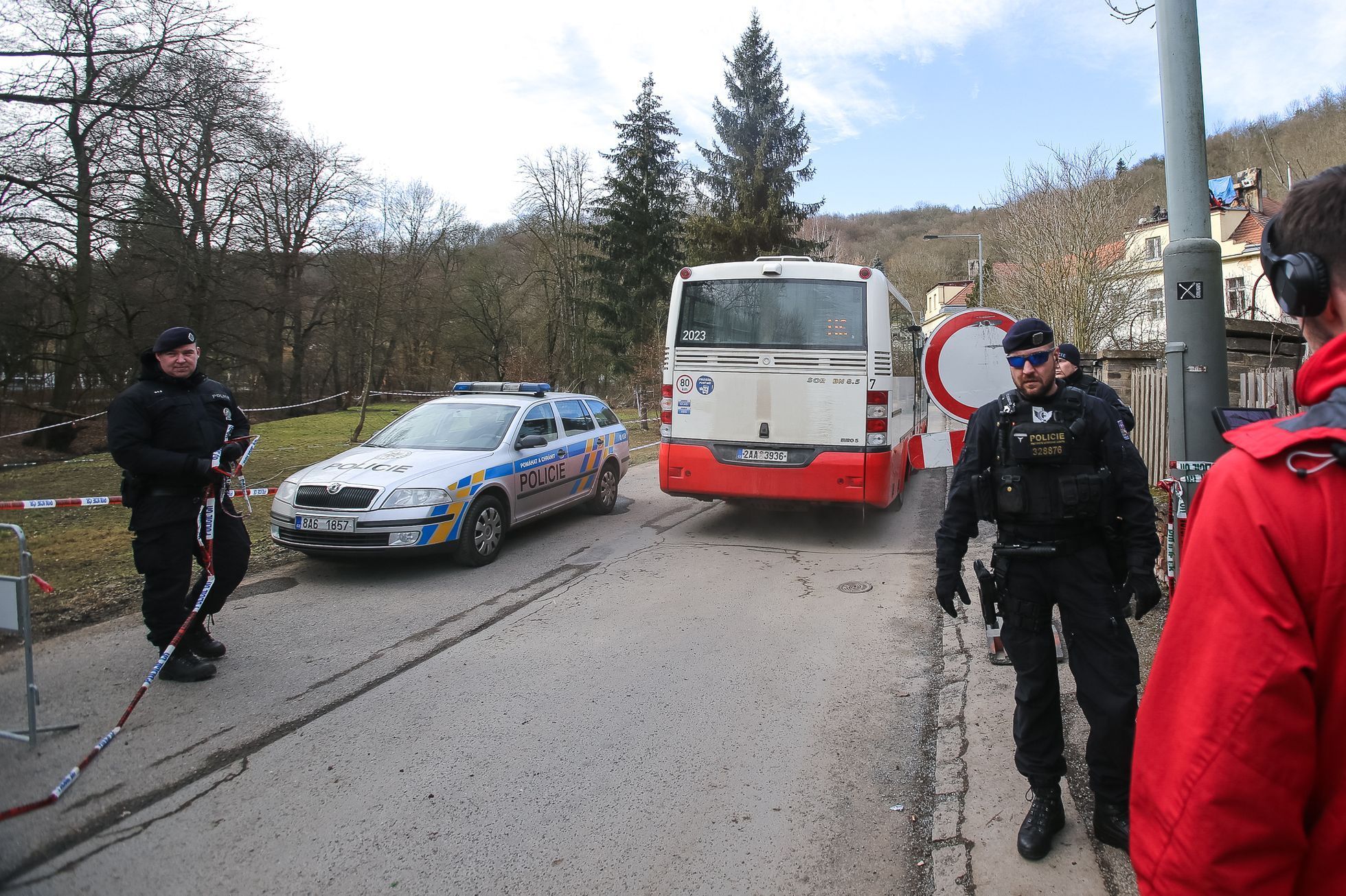 Squat Šatovka 12.2. 2018, obklíčen policií, squatteři