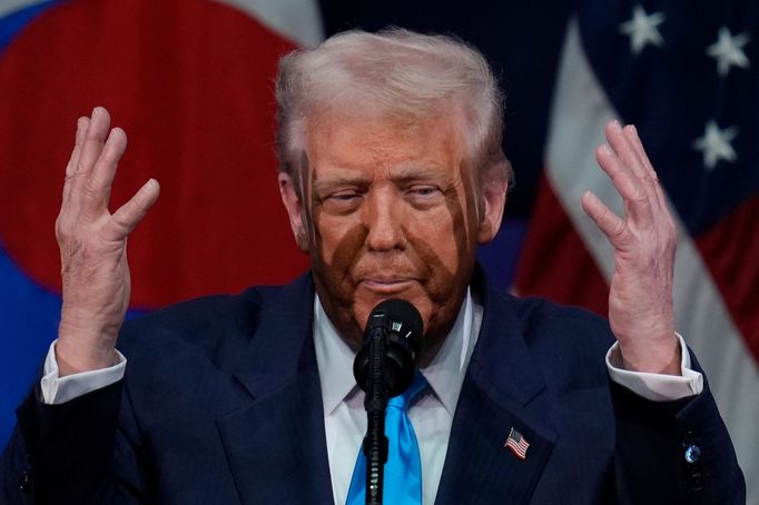 Americký prezident Donald Trump přiletěl do Jižní Koreje, zúčastní se asijského summitu APEC 2025.