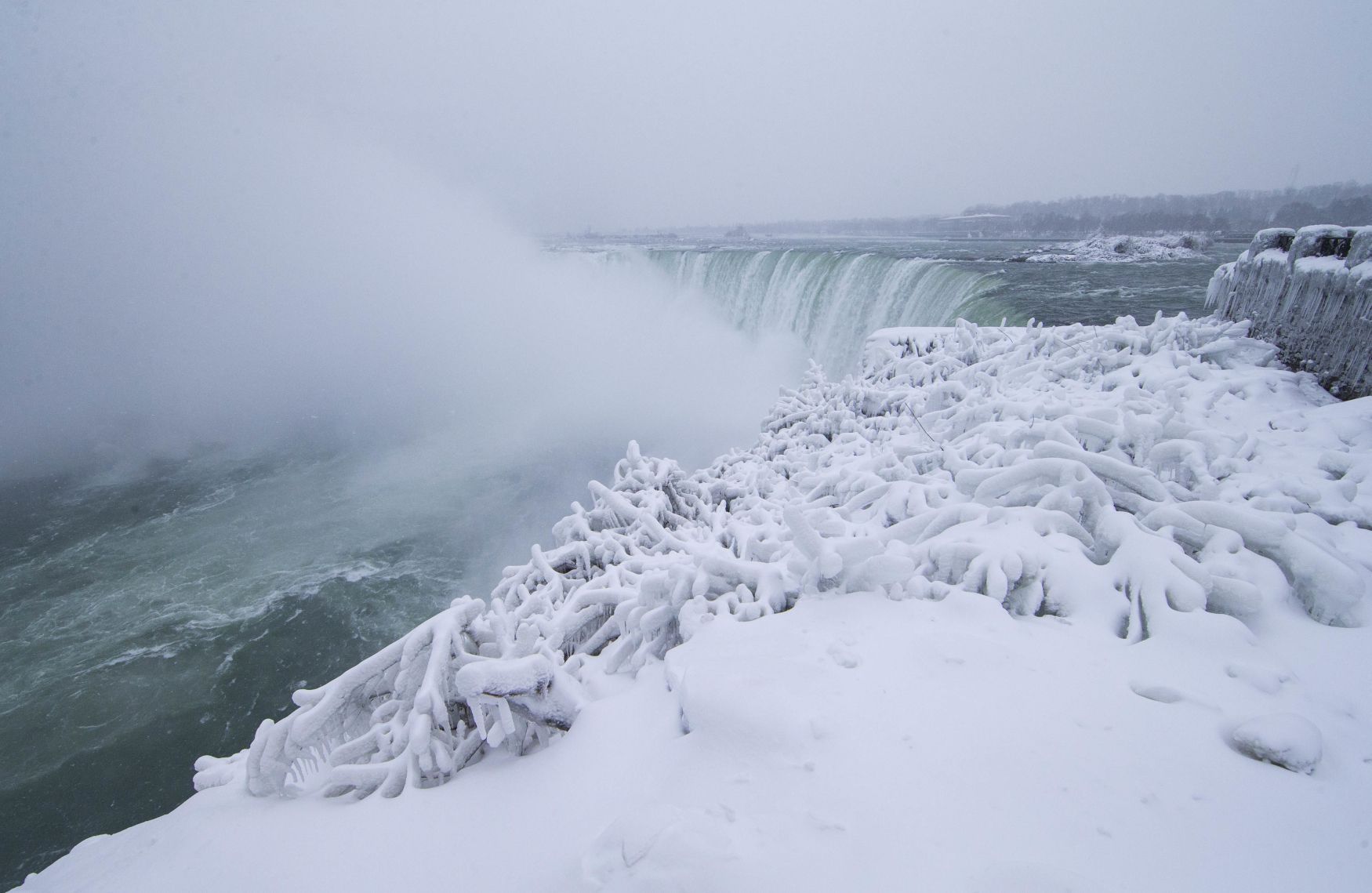 Mrazy v Kanadě, Niagarské vodopády