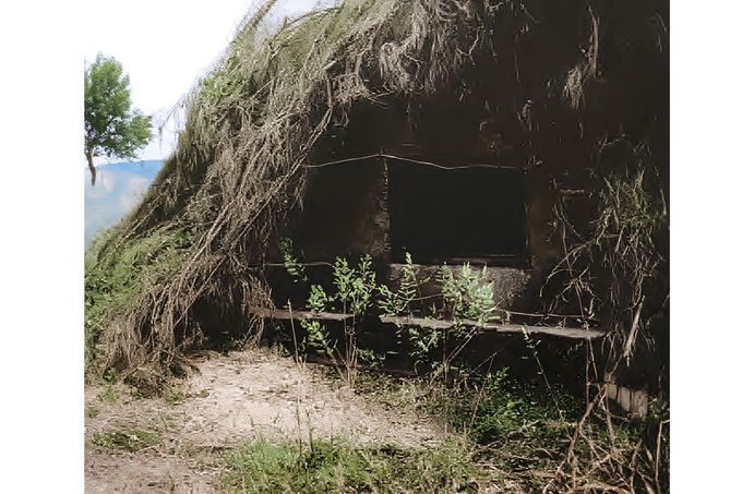 Maskované objekty LO vz.37 na Frýdlantsku po záboru Sudet, říjen 1938. Pohraničního opevnění severu Čech, nikoli Pražské čáry. Ilustrační snímek. Kolorováno