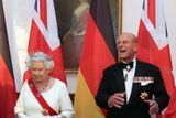 S Alžbětou Philip jezdil na nejrůznější oficiální návštěvy – například v roce 2000 do Berlína na otevření britské ambasády, která stála 18 milionů liber. "To je obrovské plýtvání prostorem," okomentoval budovu.