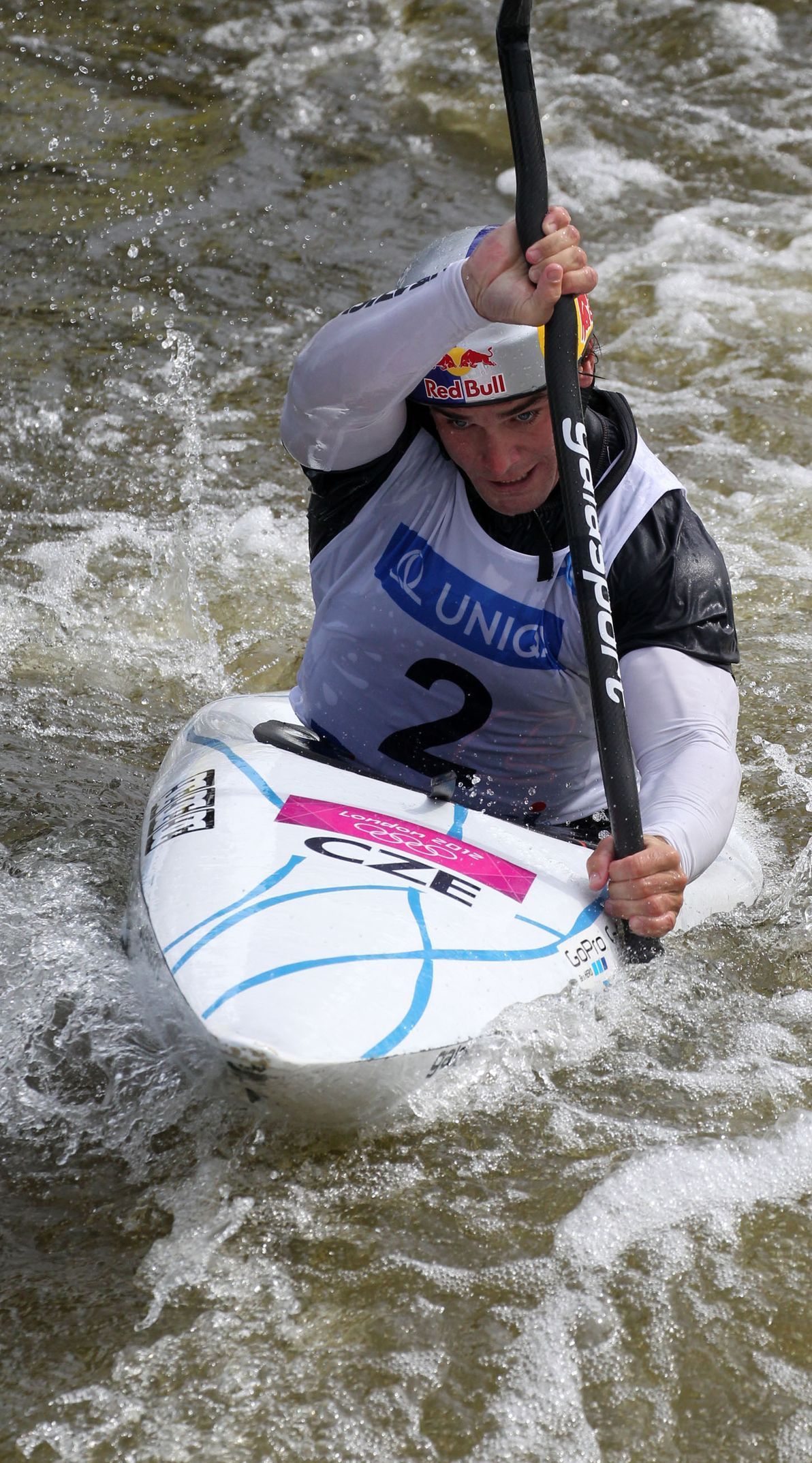 Vodní slalomář Vavřinec Hradilek z České republiky na Světovém poháru 2012 v pražské Tróji.