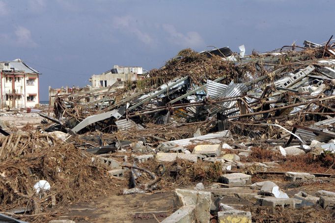 Uplynulo 15 let od ničivé vlny tsunami, která si 26. prosince 2004 vyžádala na pobřeží Indického oceánu v jihovýchodní Asii přes 230 000 mrtvých.