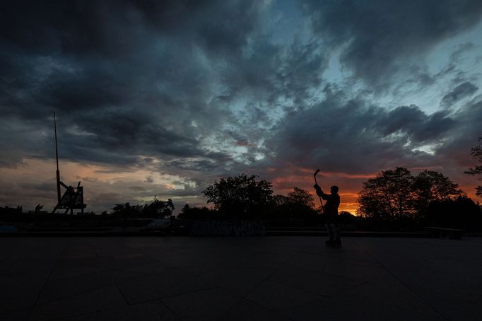 Průřez tvorbou fotografa Economie Lukáše Bíby za rok 2020.