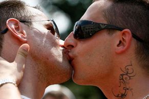 Tisíce gayů a leseb prošly Varšavou. To byla Europride 2010