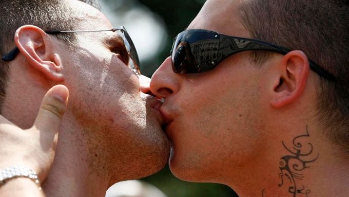 Tisíce gayů a leseb prošly Varšavou. To byla Europride 2010