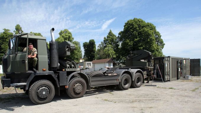 Voják v tatře? To ještě před několika lety bylo naprosto samozřejmé spojení. Tenhle monopol ale končí, armáda si stále víc pořizuje i náklaďáky jiných značek.