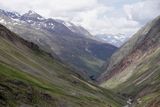 Pohled na Rofenberg, letní pastvu, která se nachází v rakouském Tyrolsku ve výšce asi 2400 metrů nad mořem. Právě sem vede cesta pastýřů s jejich stády ze sousední Itálie, putování o stovky let starší než dnešní mezistátní hranice.