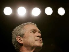 Americký prezident George Bush se již do italského předvolebního klání jednou vmísil, když veřejně podpořil znovuzvolení Silvia Berlusconiho při jeho únorové návštěvě ve Spojených státech.