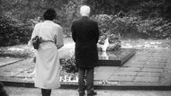 A moment of piety over the grave of Tomáš Baťa Sr.