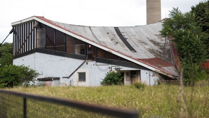 Obrazem: Plynárna s napnutou střechou i osudem. V Česku nemá obdoby, přesto jí hrozí demolice