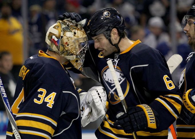 NHL: Toronto Maple Leafs vs. Buffalo Sabres (Neuvirth a Mike Weber)