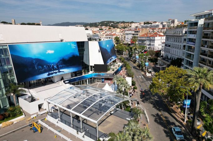 Pohled na Festivalový palác v Cannes, hlavní dějiště přehlídky.