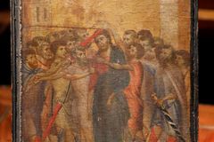 Nicnetušící žena měla v bytě obraz Ježíše z 13. století. Teď se prodal za 614 milionů