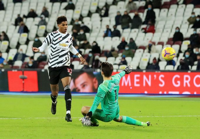 11. kolo anglické Premier League, West Ham - Manchester United: Marcus Rashford dává gól na 1:3.