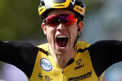 Desátou etapu na Tour ovládl nováček van Aert, Alaphilippe zůstal lídrem