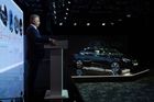 Prezident automobilky AvtoVAZ Maxim Sokolov představuje novou Ladu Aura, nejluxusnější model značky.