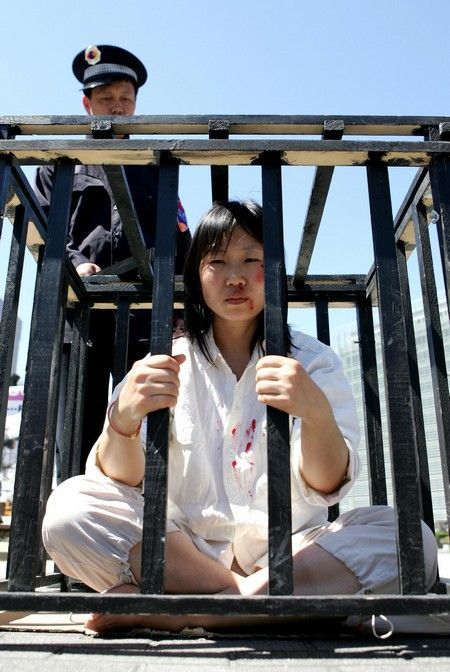 Falun Gong - protest v Bruselu