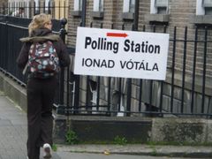 O referendum příliš velký zájem nebyl. Některé okrsky hlásily jen třetinovou volební účast.