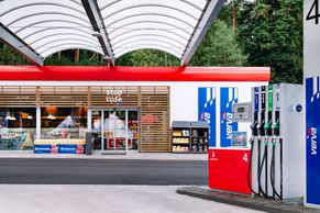 Benzina spouští nový koncept občerstvení na čerpacích stanicích. Chce odlákat řidiče od McDonald's