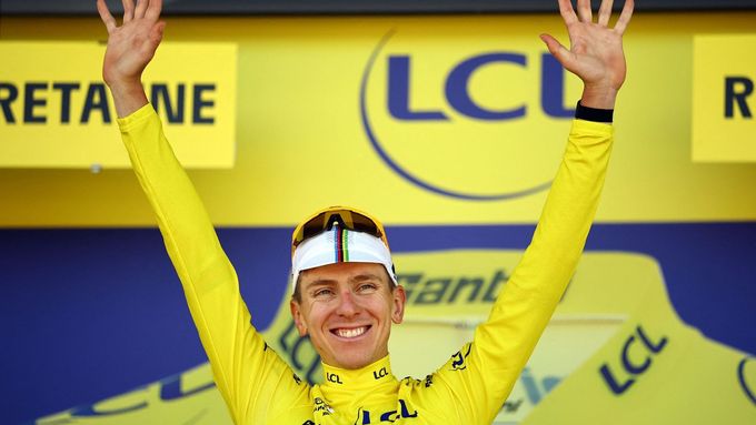 Tadej Pogačar si vzal v sedmé etapě Tour de France 2025 zpět žlutý trikot.