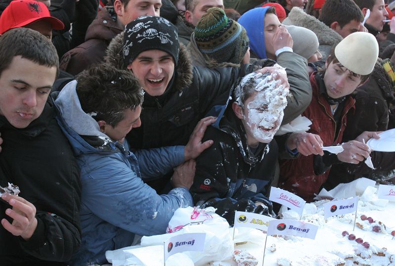 Šlehačkové orgie na ulici Prištiny