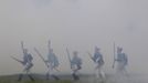 Participants in period costume re-enact the battle of Borodino at the Borodino museum-reserve during anniversary celebrations outside Moscow September 2, 2012. Russian President Vladimir Putin made a rousing call for unity among Russia's diverse ethnic and religious groups on Sunday as he led commemorations of a battle 200 years ago that led to the defeat of Napoleon Bonaparte. REUTERS/Sergei Karpukhin (RUSSIA - Tags: ANNIVERSARY POLITICS CONFLICT) Published: Zář. 2, 2012, 7:25 odp.