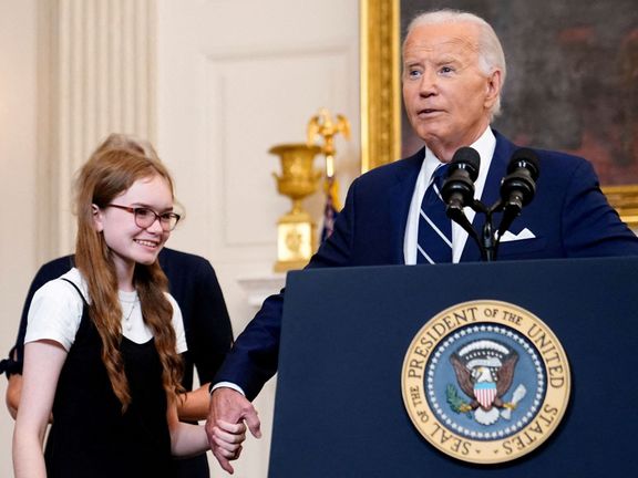 Americký prezident Joe Biden s dcerou Alsu Kurmaševové v Bílém domě. V té době už její matka byla na cestě do USA po velké výměně vězňů.