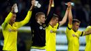 Fotbalisté Borussie Dortmund slaví vítězství v utkání Bundesligy 2012/13 s Borussií Mönchengladbach.