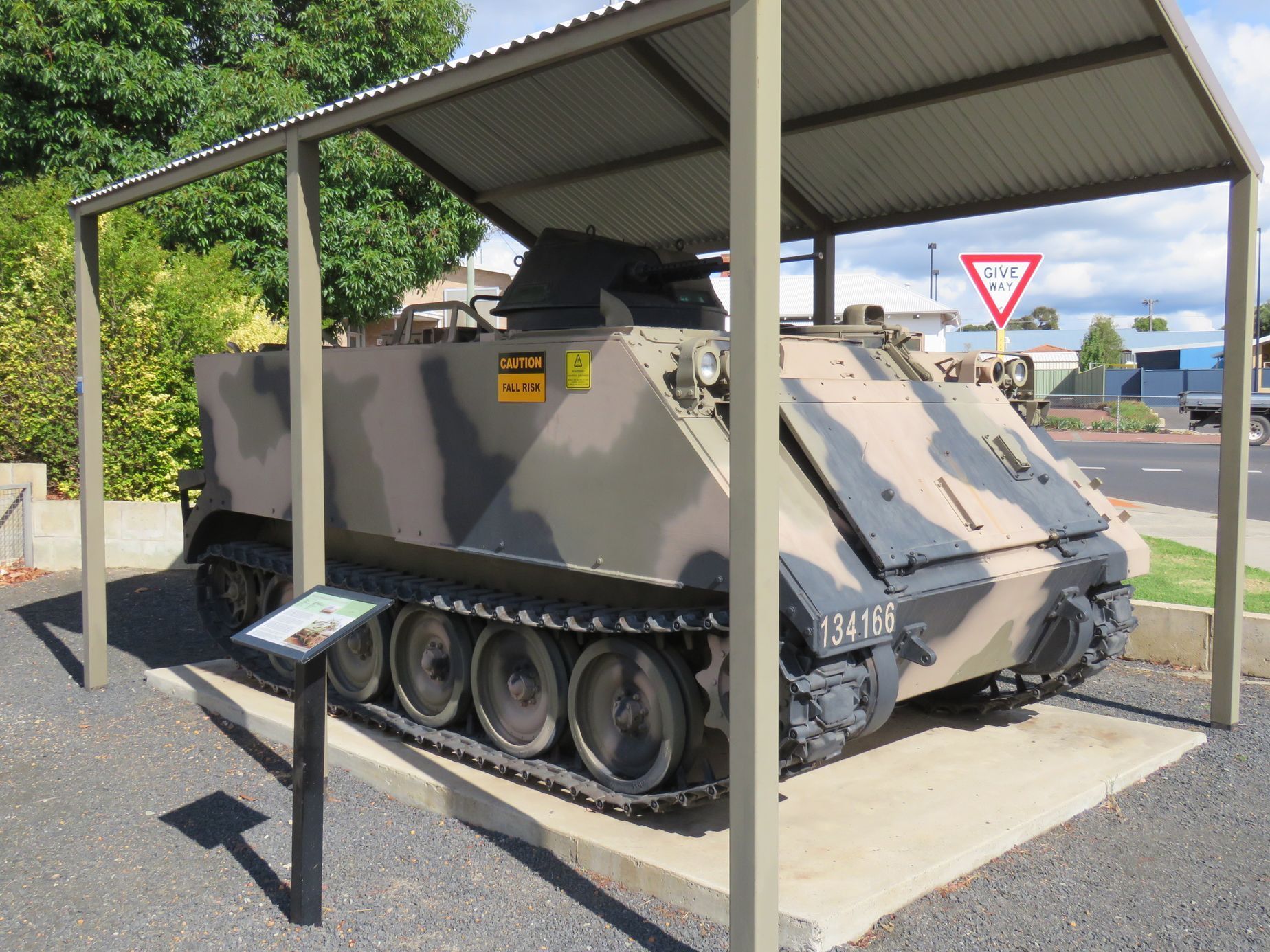 M113