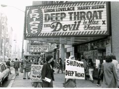 Film Deep Throat šel do běžné kinodistribuce. Ne všem se to ale líbilo