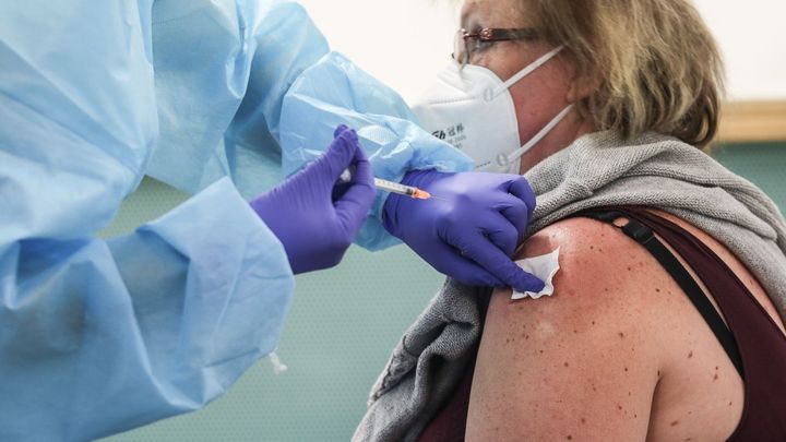 Ukončené očkování proti covidu má více než pět milionů Čechů, tempo očkování klesá; Zdroj foto: Jakub Plíhal