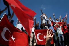 Ankara začíná naplňovat poslední slib. Sesadila třicítku starostů na kurdském jihovýchodě země