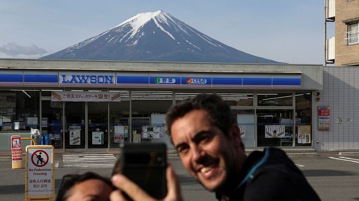 Tokio zbourá luxusní desetipatrovou budovu, protože blokuje výhled na horu Fudži