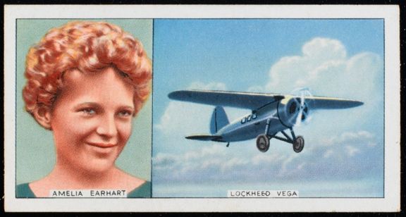 Amelia Mary Earhartová a její letoun Lockheed Vega. Nedatováno