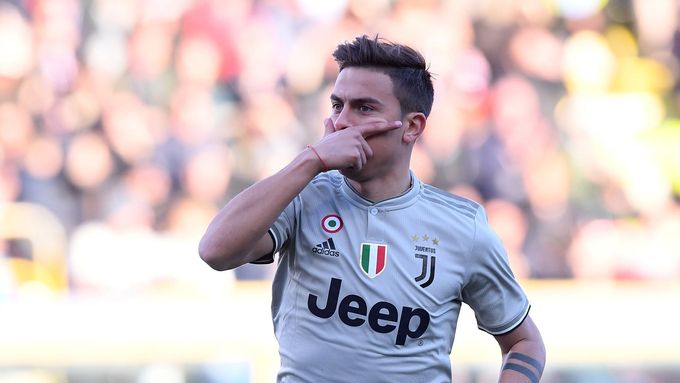 Paolo Dybala vystřelil Juventusu vítězství na hřišti Boloni.