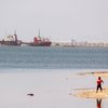 Pohled na lodě čekající kvůli zablokovanému Suezskému průplavua lodě čekající kvůli zablokovanému Suezskému průplavu