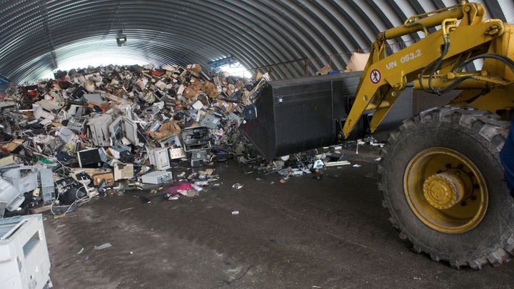Starý telefon nevyhazovat, ale opravit. Evropa se chystá zatočit s elektroodpadem; Zdroj foto: Asekol