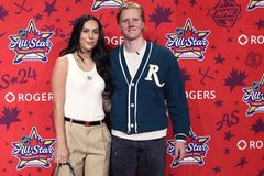 "Děkujeme dárcům orgánů." Hokejová hvězda popsala mnohahodinový boj o život snoubenky