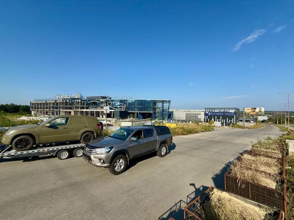 "Po příjezdu na základnu jsem zapřáhnul vlek, na kterém jsem odtáhl auto pro 79. pohraniční brigádu z Chersonu," píše dobrovolník Mac.