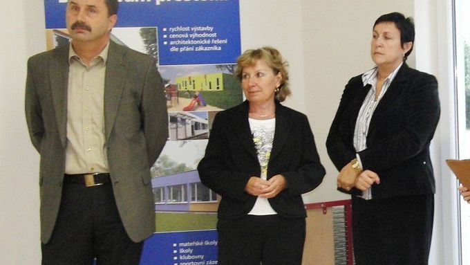 Alexandr Krejčíř (vlevo) a Štěpánka Fraňková (vpravo) - soupeři, nebo partneři? To je, oč v Pardubicích po volbách běží.