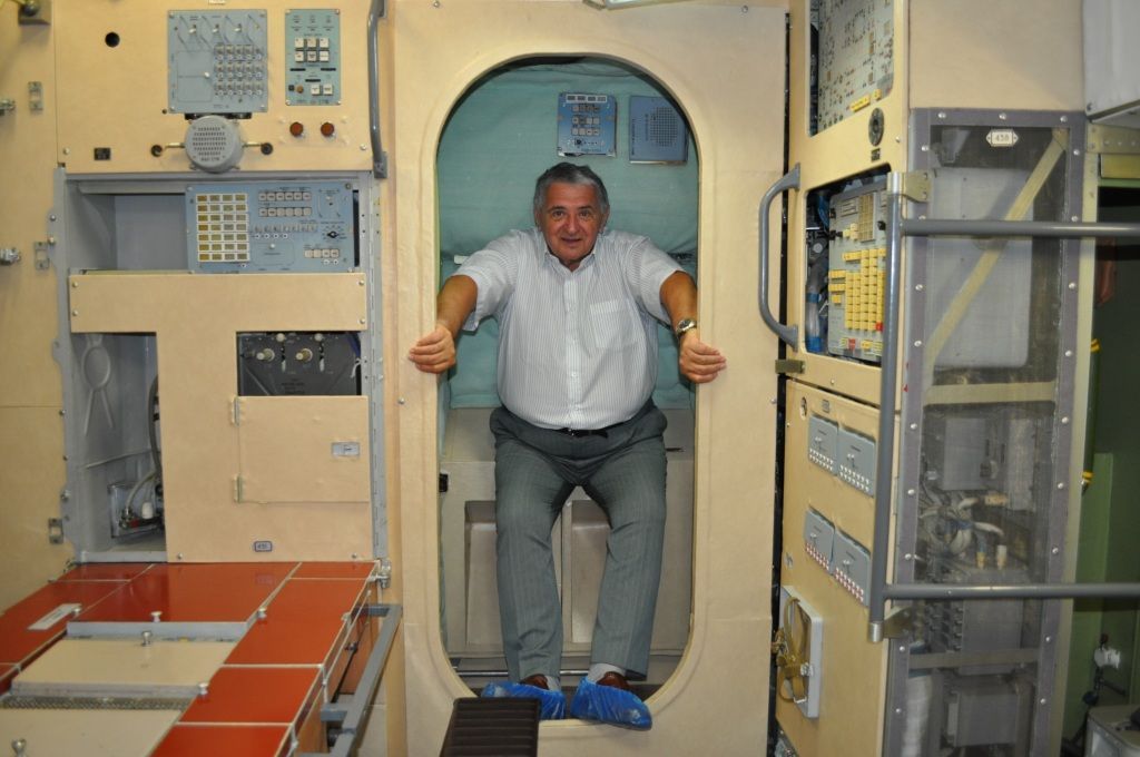 Oldřich Pelčák, Hvězdné městečko 8