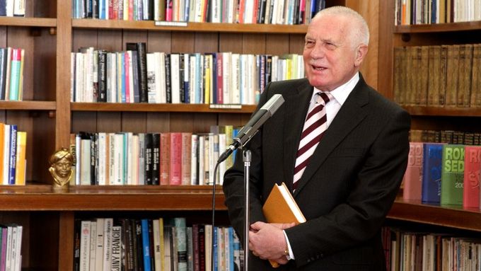 Václav Klaus na snímku z úterního představení své další knihy.