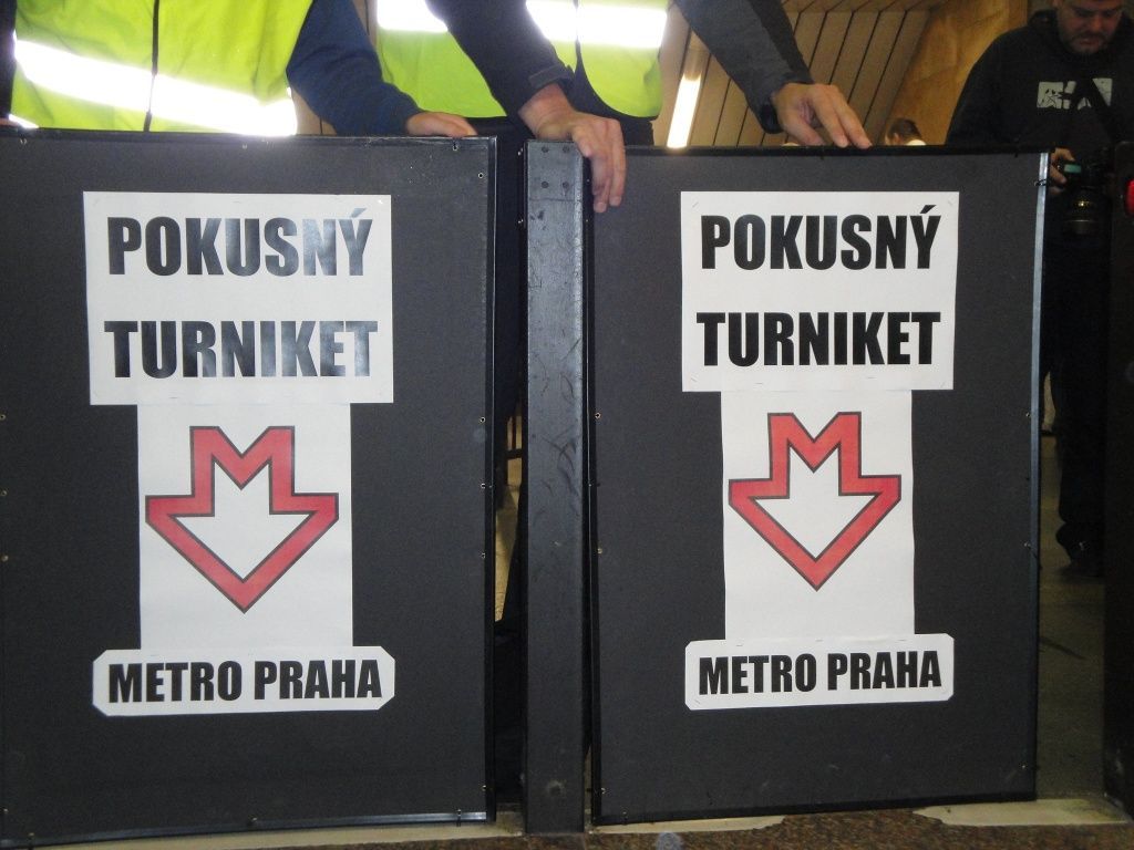 Pirátská akce proti turniketům v metru