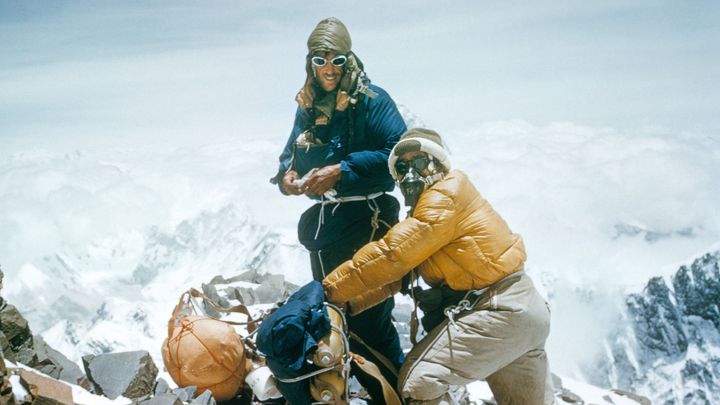"Dostali jsme toho parchanta." Snímky ukazují, jak Hillary a Tenzing zdolali Everest