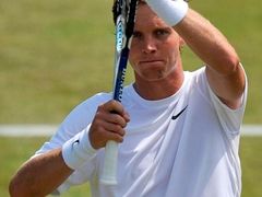 Tomáš Berdych se raduje z vítězství.