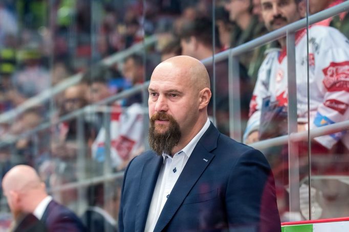 15. kolo hokejové extraligy 2019/20, Třinec - Kometa: Trenér a majitel brněnského klubu Libor Zábranský.