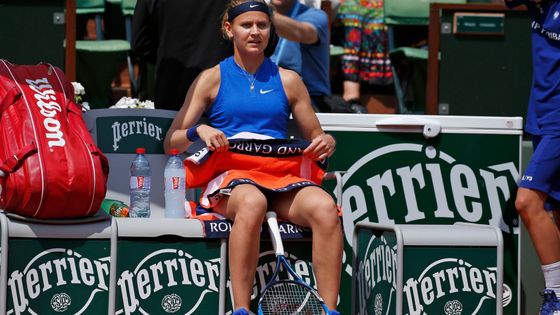 Podívejte se, jak na French Open skončila pouť loňské finalistky Lucie Šafářové i další české hráčky Barbory Strýcové.